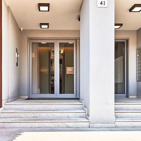 Monviso Modern - Exclusive Apartment Милано Екстериор снимка